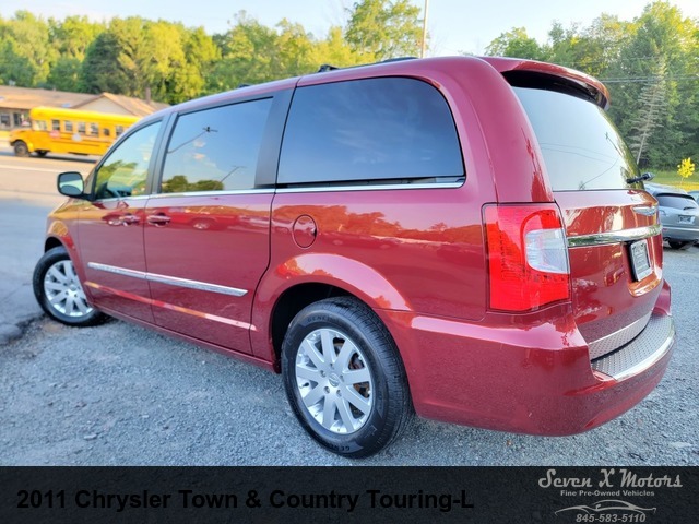 2011 Chrysler Town & Country Touring-L