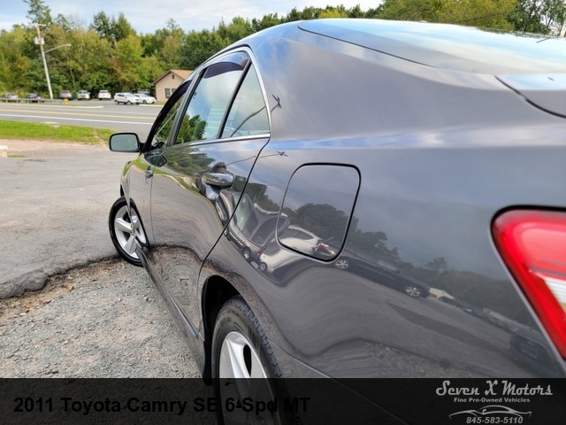 2011 Toyota Camry SE 6-Spd MT