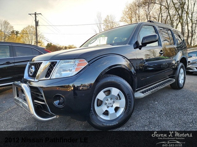 2012 Nissan Pathfinder LE 