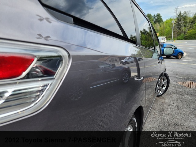 2012 Toyota Sienna  7-Passenger 