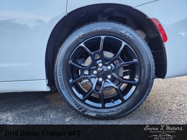 2016 Dodge Charger SXT 