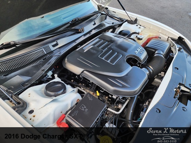 2016 Dodge Charger SXT 
