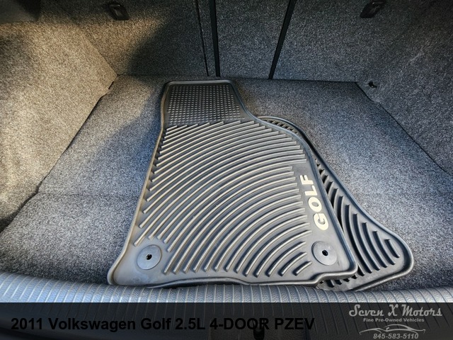 2011 Volkswagen Golf 2.5L 4-Door PZEV