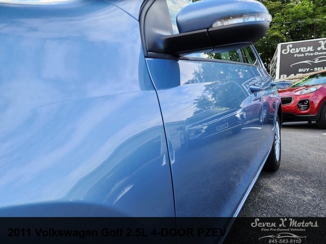 2011 Volkswagen Golf 2.5L 4-Door PZEV