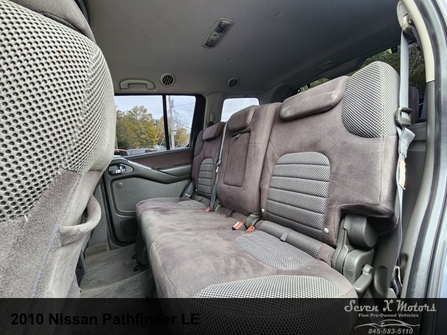 2010 Nissan Pathfinder LE 