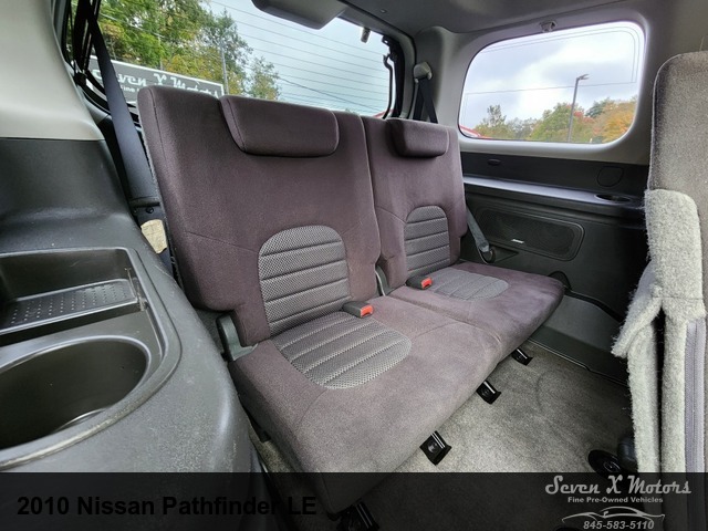 2010 Nissan Pathfinder LE 