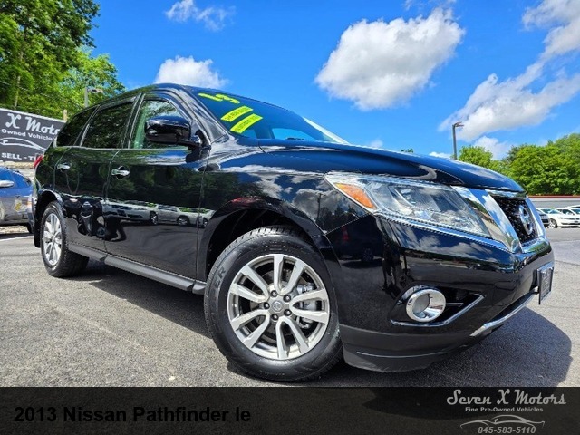 2013 Nissan Pathfinder LE 