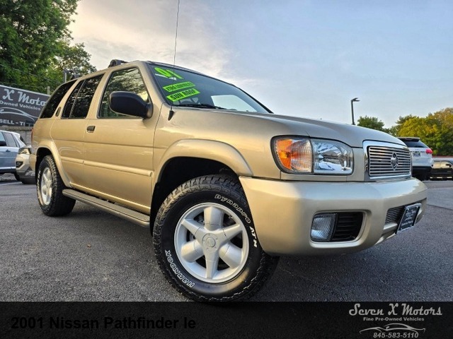 2001 Nissan Pathfinder LE 